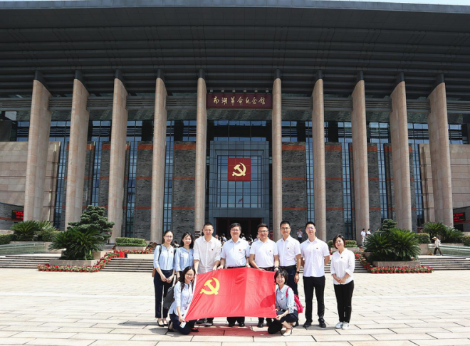 弘揚(yáng)紅船精神，傳承初心使命